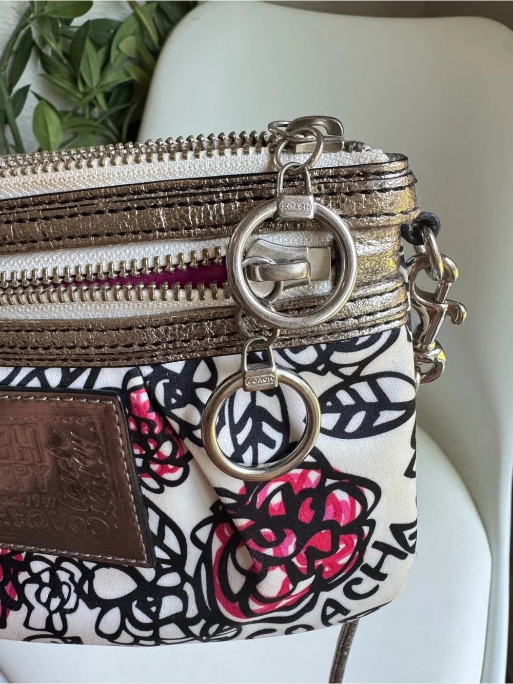 Coach Poppy Floral Graffiti Crossbody Clutch Pink Silver Y2K 2000s